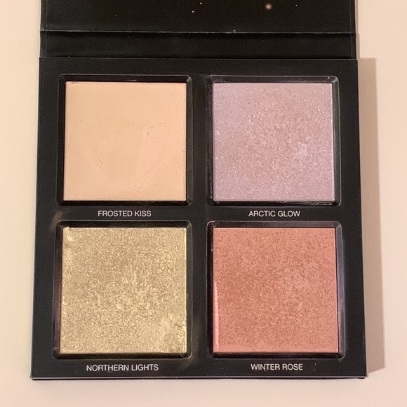 Huda Beauty Winter Highlight Palette - Picture 2 of 3